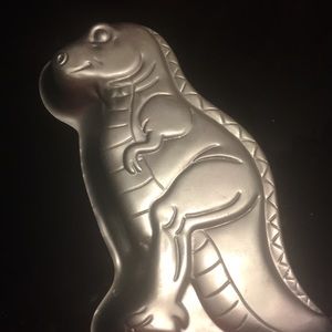 2 Dinosaur/T-Rex cake pan